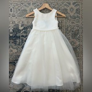 Beautiful flower girl dress with tulle and ribbon waist